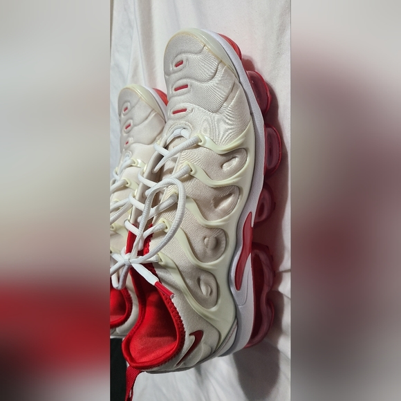 Nike Air Max Vapormax Plus white/University Red men no box 9.5 - Picture 4 of 10